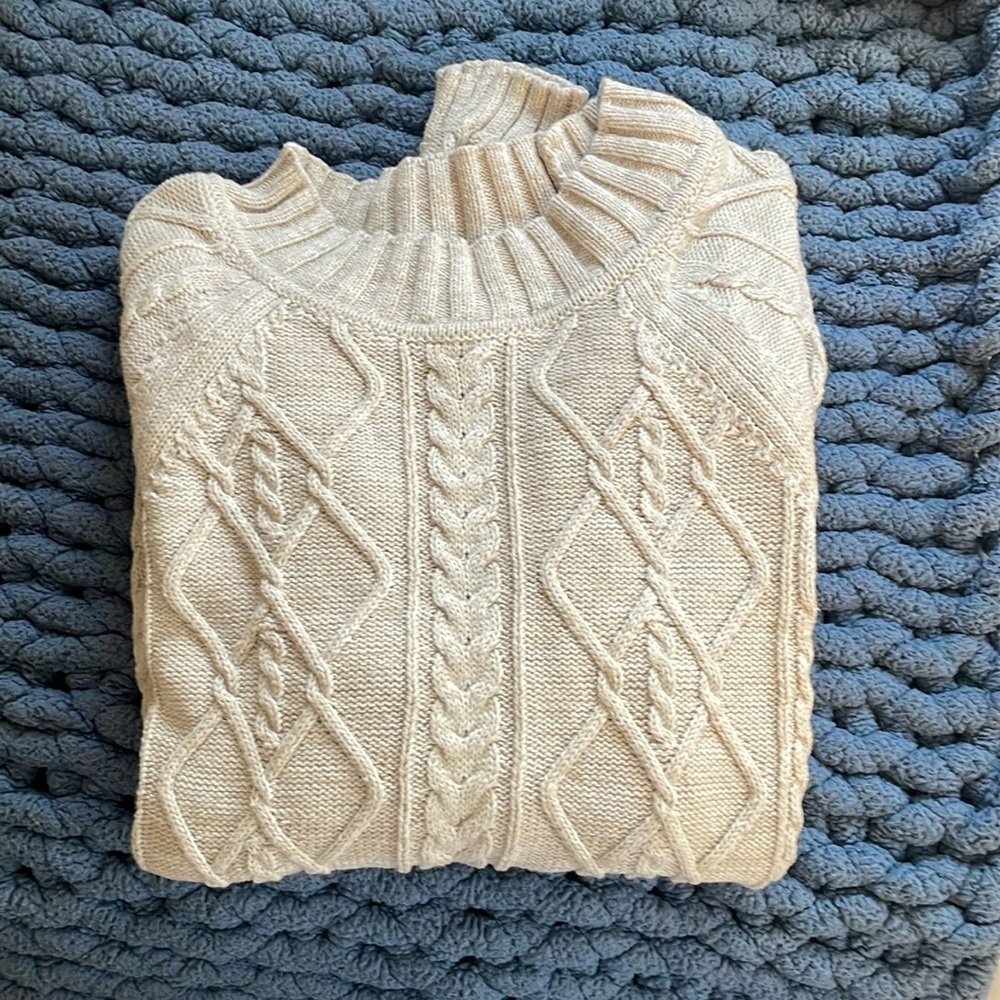 GAP sweater Size small